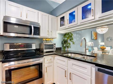 2017 Pine Isle Ln, Naples FL - photo 13 of 46