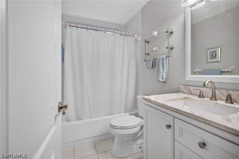 528 Lake Louise Cir 301, Naples FL - photo 8 of 31