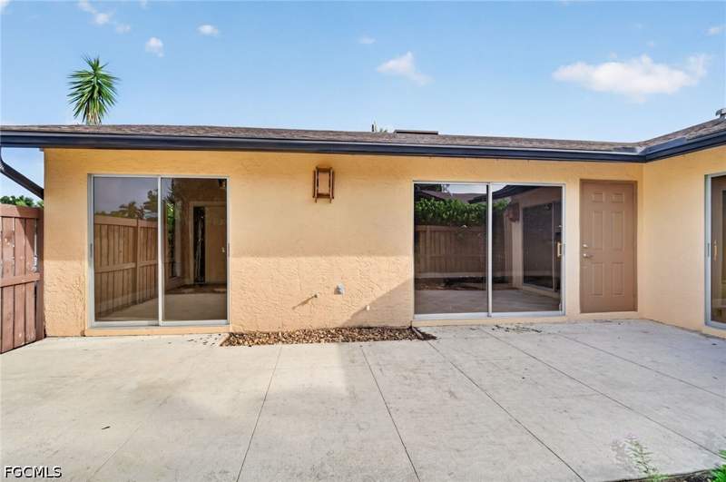 2 bedroom Attached at 6305 Royal Woods Dr, Royal Woods, Fort Myers — photo 4