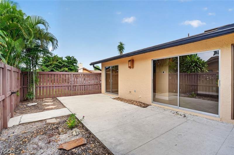 2 bedroom Attached at 6305 Royal Woods Dr, Royal Woods, Fort Myers — photo 5