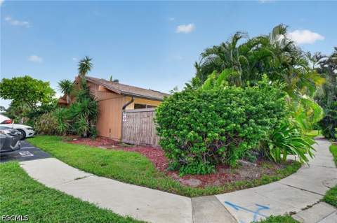 6305 Royal Woods Dr, Fort Myers FL - photo 6 of 58