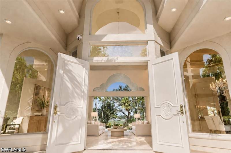 4 bedroom SingleFamilyResidence at 6599 Glen Arbor Way, Arbor Glen, Naples — photo 2