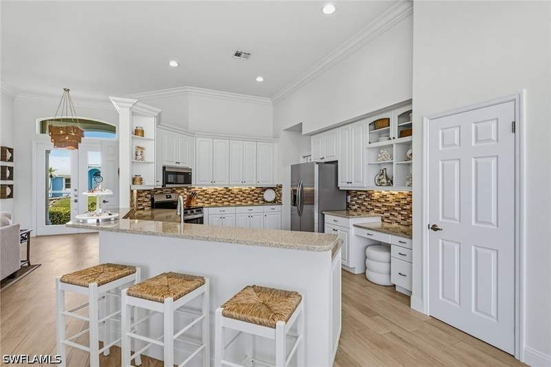 4 bedroom SingleFamilyResidence at 251 Seminole Ct, Marco Island, Marco Island — photo 3