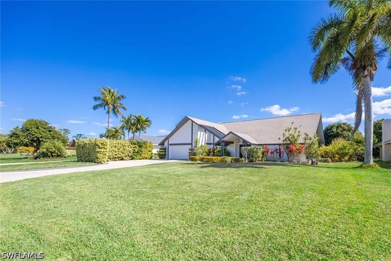 3 bedroom SingleFamilyResidence at 2529 Kings Lake Blvd, Kings Lake, Naples — photo 2