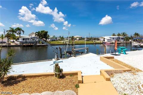 3913 Dewberry Ln, St James City FL - photo 6 of 36
