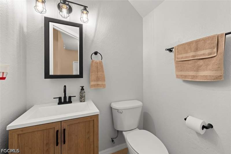 4 bedroom SingleFamilyResidence at 9837 Gladiolus Bulb Loop, Gladiolus Preserve, Fort Myers — photo 4