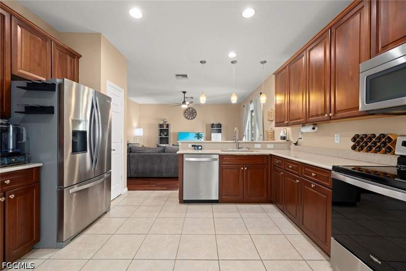 4 bedroom SingleFamilyResidence at 9837 Gladiolus Bulb Loop, Gladiolus Preserve, Fort Myers — photo 5