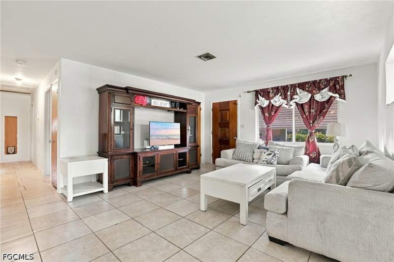 3 bedroom SingleFamilyResidence at 1657 Rudy Ct, Fort Myers, Fort Myers — photo 2