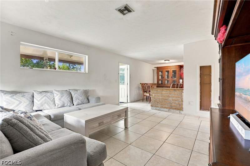 3 bedroom SingleFamilyResidence at 1657 Rudy Ct, Fort Myers, Fort Myers — photo 3