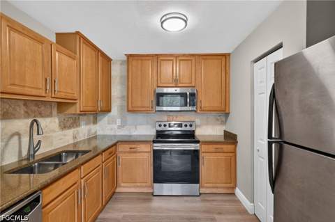 3656 Suntrust Dr, Fort Myers FL - photo 11 of 35
