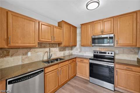 3656 Suntrust Dr, Fort Myers FL - photo 12 of 35