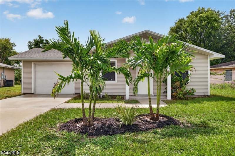 3 bedroom SingleFamilyResidence at 3656 Suntrust Dr, Habitat Village, Fort Myers — photo 2