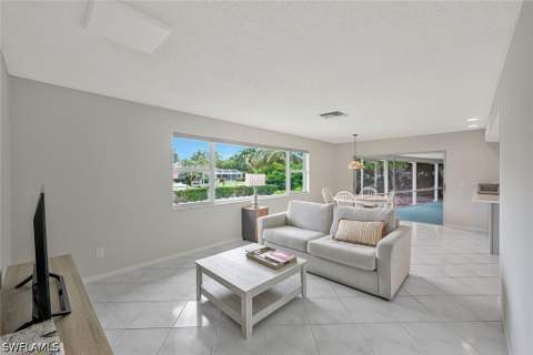 499 16th Ave S, Naples FL - photo 11 of 17
