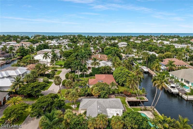 2 bedroom SingleFamilyResidence at 499 16th Ave S, Aqualane Shores, Naples — photo 3