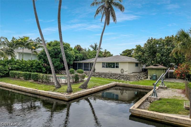2 bedroom SingleFamilyResidence at 499 16th Ave S, Aqualane Shores, Naples — photo 5