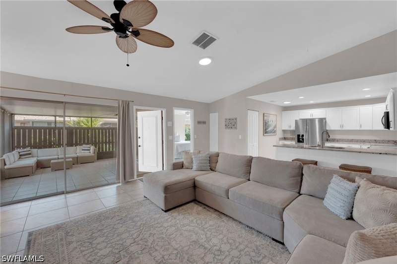 2 bedroom Attached at 6353 Royal Woods Dr, Royal Woods, Fort Myers — photo 2