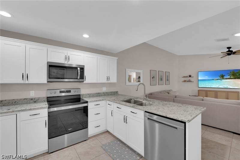 2 bedroom Attached at 6353 Royal Woods Dr, Royal Woods, Fort Myers — photo 5