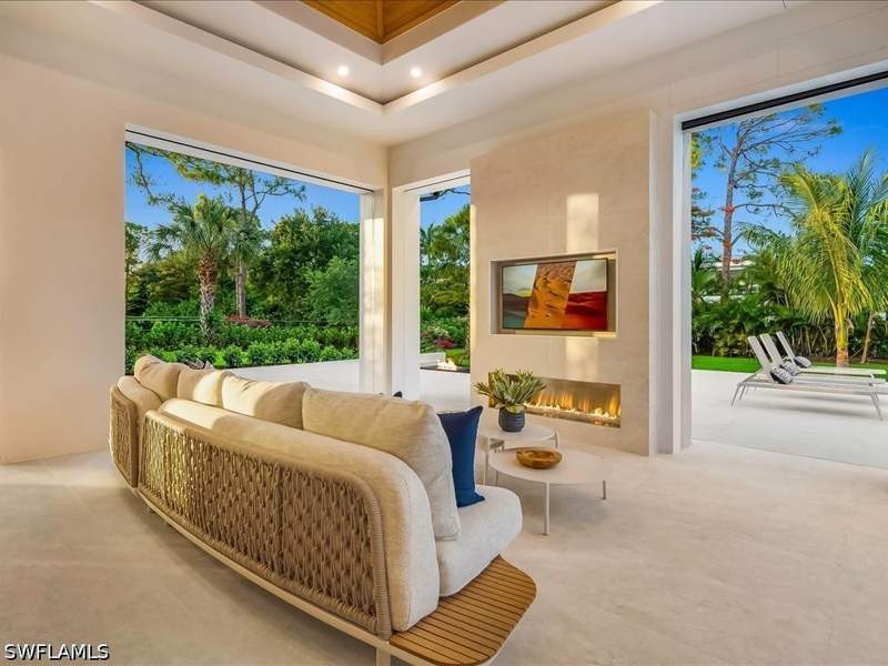 6 bedroom SingleFamilyResidence at 500 Ridge Dr, Pine Ridge, Naples — photo 4