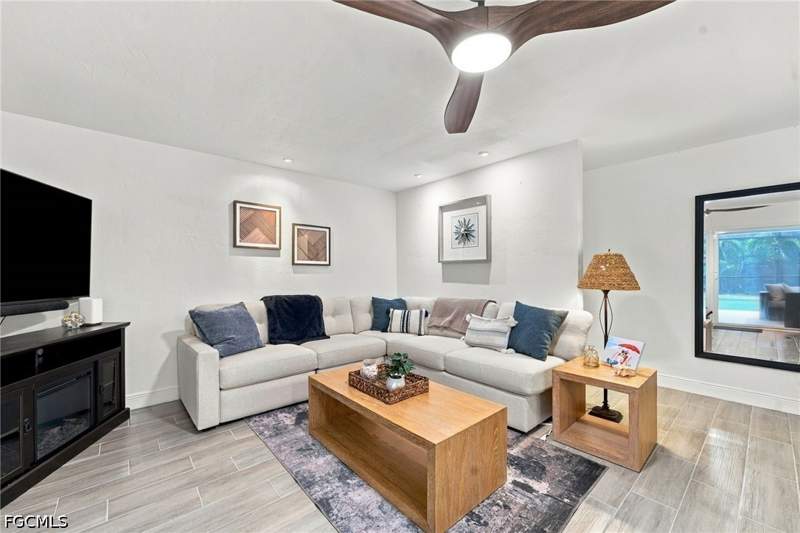 4 bedroom SingleFamilyResidence at 27160 Edenbridge Ct, Edenbridge Gardens, Bonita Springs — photo 4