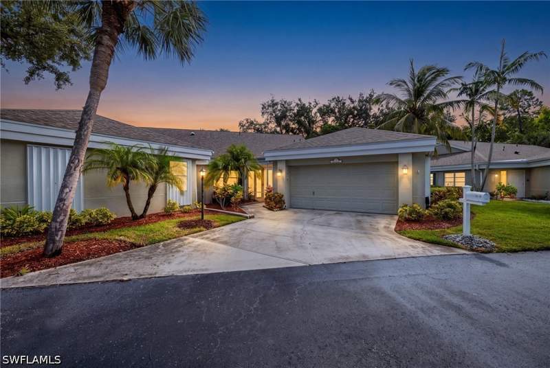 3 bedroom Detached at 21695 Sungate Ct, Sungate Villas, Estero — photo 2