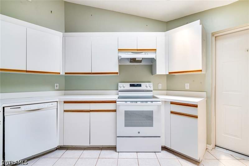 3 bedroom Detached at 21695 Sungate Ct, Sungate Villas, Estero — photo 5