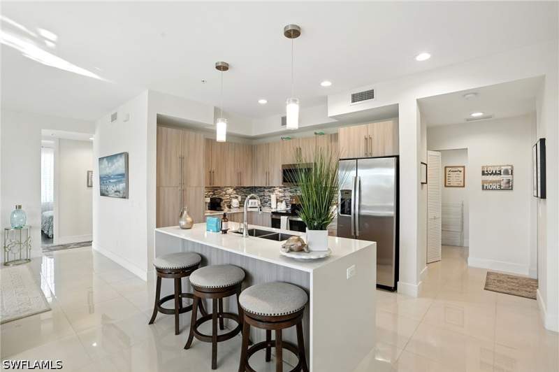 3 bedroom Condominium at 15901 Royal Pointe Ln 301, Royal Pointe, Fort Myers — photo 2