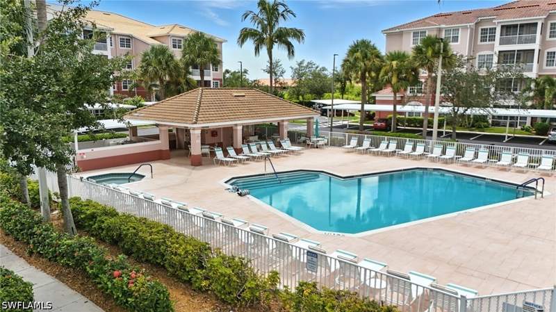 3 bedroom Condominium at 15901 Royal Pointe Ln 301, Royal Pointe, Fort Myers — photo 4