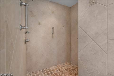 807 Rue Deville 2.11, Naples FL - photo 18 of 33