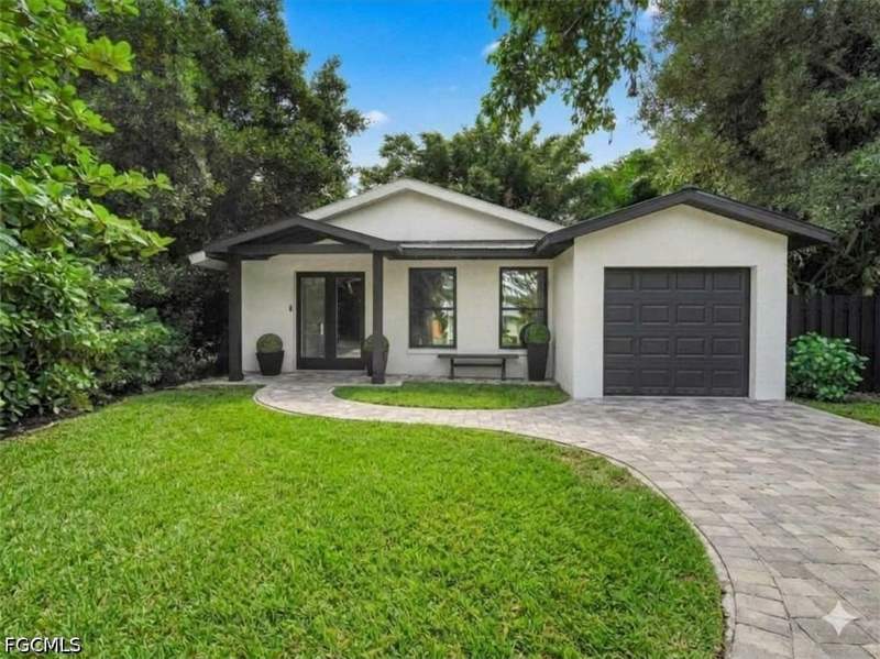3 bedroom SingleFamilyResidence at 1046 Sperling Ave, Sperling, Naples — photo 2