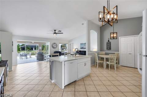 615 SW 39th Ter, Cape Coral FL - photo 10 of 46