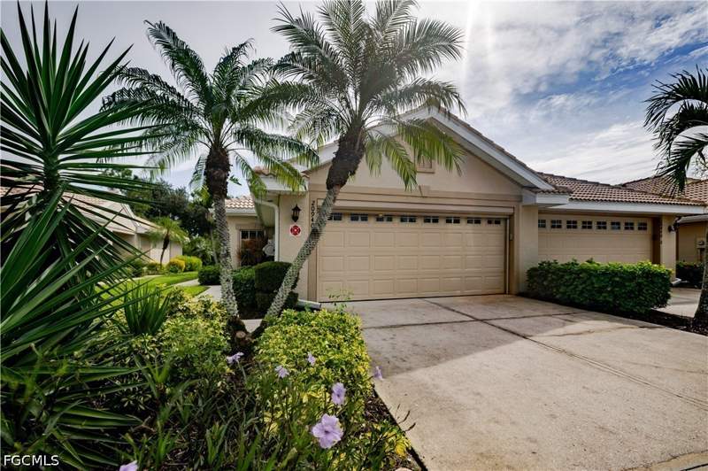 2 bedroom Attached at 20940 Calle Cristal Ln 1, Herons Glen, North Fort Myers — photo 2