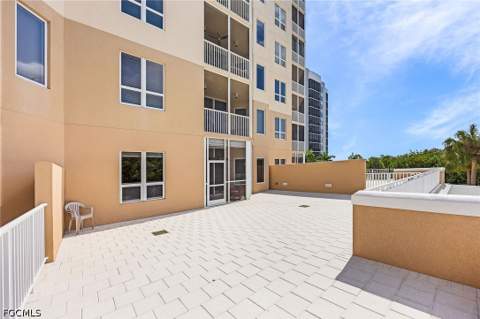 4182 Bay Beach Ln 722, Fort Myers Beach FL - photo 20 of 37