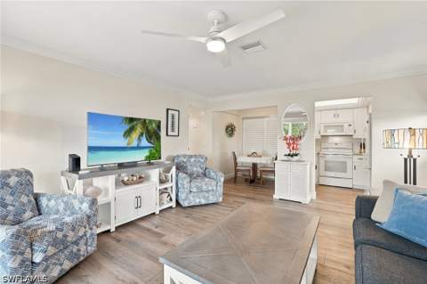 330 Kon Tiki Dr D6, Naples FL - photo 12 of 28