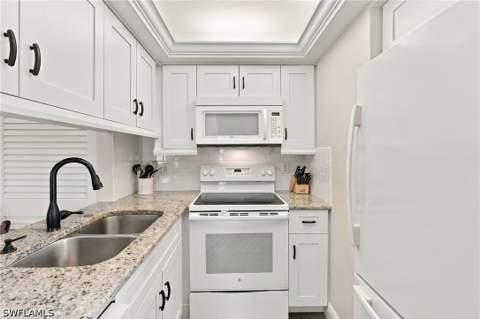 330 Kon Tiki Dr D6, Naples FL - photo 16 of 28