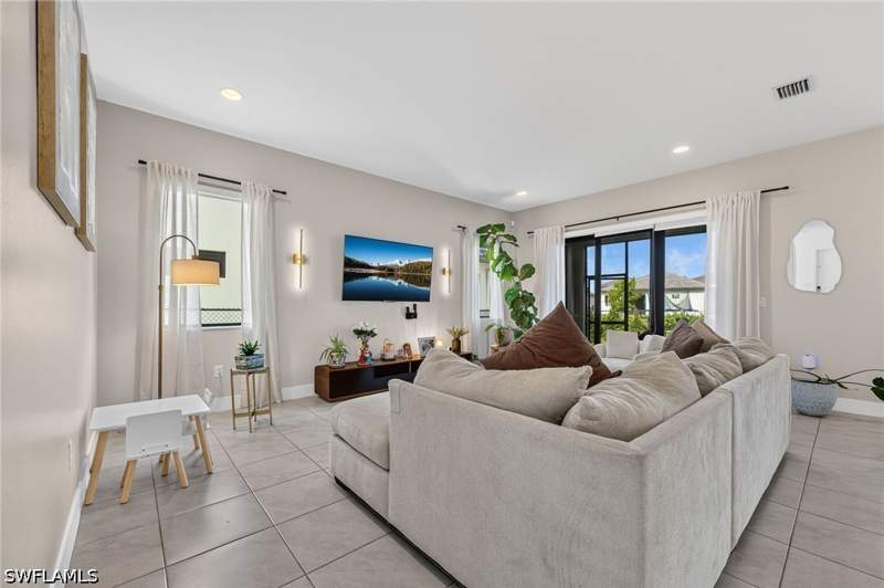 4 bedroom SingleFamilyResidence at 5047 Penella Ave, Maple Ridge, Ave Maria — photo 4