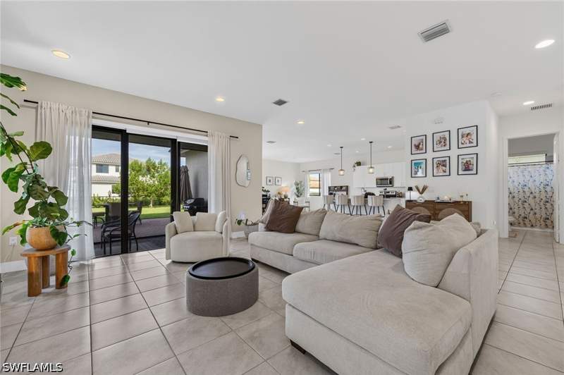 4 bedroom SingleFamilyResidence at 5047 Penella Ave, Maple Ridge, Ave Maria — photo 5
