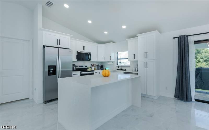 3 bedroom SingleFamilyResidence at 416 NW 25th Ave, Cape Coral, Cape Coral — photo 2
