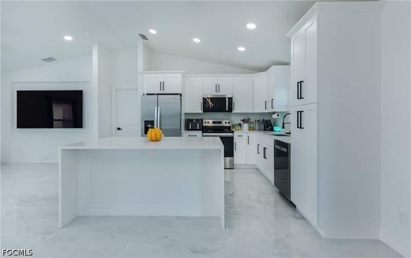 3 bedroom SingleFamilyResidence at 416 NW 25th Ave, Cape Coral, Cape Coral — photo 4