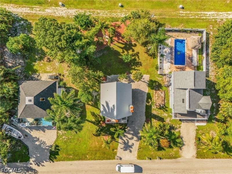 2 bedroom SingleFamilyResidence at 7443 Pomegranate Dr, Sundiet Village, Bokeelia — photo 3