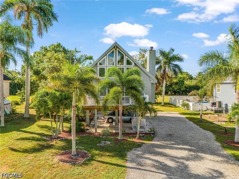 2 bedroom SingleFamilyResidence at 7443 Pomegranate Dr, Sundiet Village, Bokeelia — photo 4