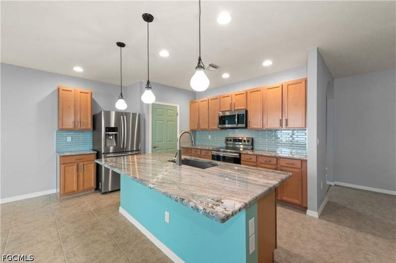 3 bedroom SingleFamilyResidence at 2701 SW 4th Pl, Cape Coral, Cape Coral — photo 3