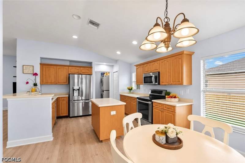 3 bedroom SingleFamilyResidence at 424 La Perouse St, Mirror Lakes, Lehigh Acres — photo 3