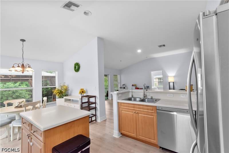 3 bedroom SingleFamilyResidence at 424 La Perouse St, Mirror Lakes, Lehigh Acres — photo 5