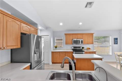 424 La Perouse St, Lehigh Acres FL - photo 6 of 28