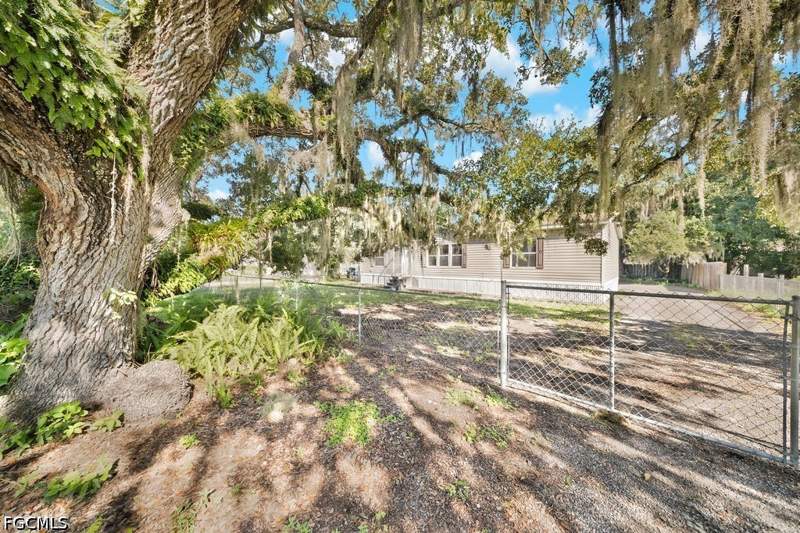 3 bedroom ManufacturedHome at 1080 Canopy Ln, Moore Haven, Moore Haven — photo 2