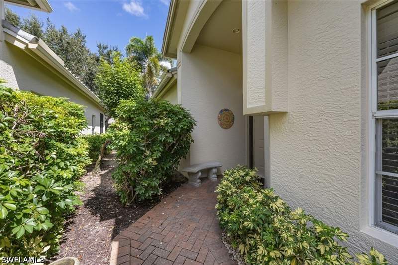 3 bedroom Attached at 917 Vistana Cir 6, Villa Vistana, Naples — photo 2