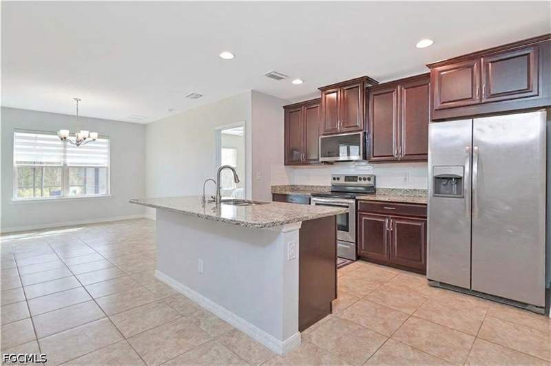 3 bedroom SingleFamilyResidence at 3275 Birchin Ln, Lindsford, Fort Myers — photo 3