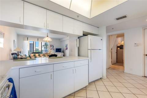 4351 Bay Beach Ln 332, Fort Myers Beach FL - photo 10 of 43