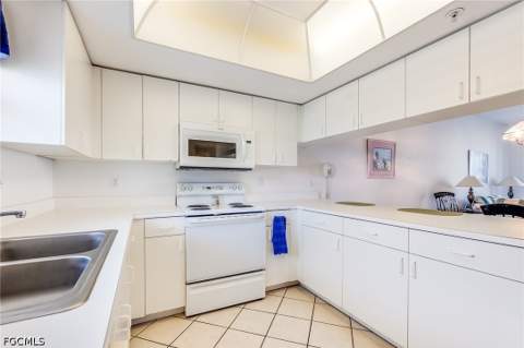 4351 Bay Beach Ln 332, Fort Myers Beach FL - photo 11 of 43