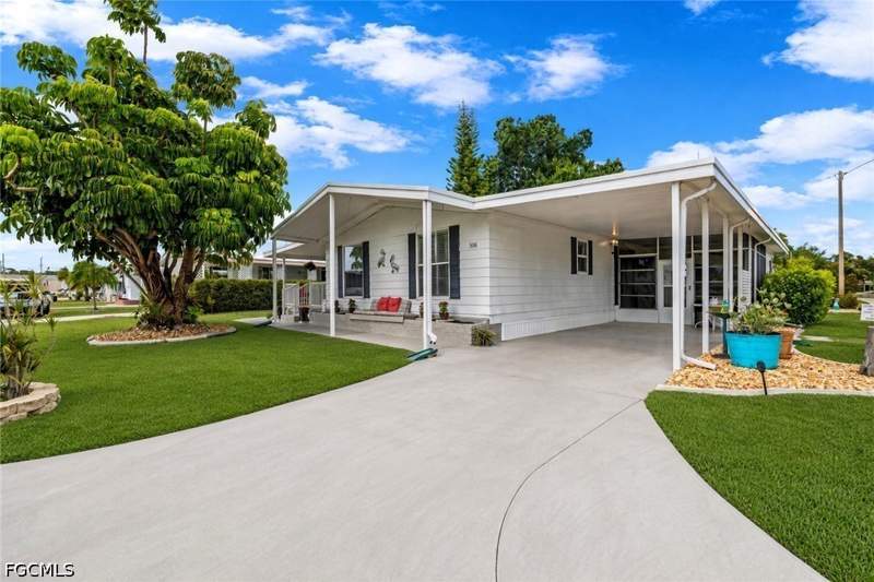 2 bedroom ManufacturedHome at 506 Blossom Ct, Forest Park Mobile Home, North Fort Myers — photo 2
